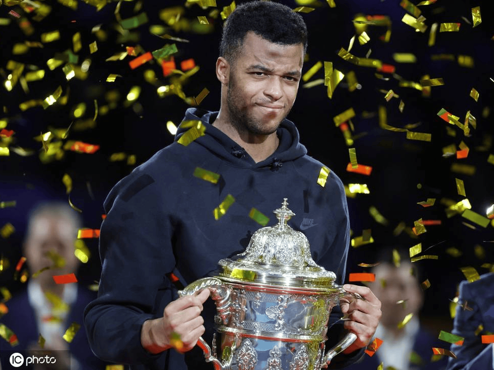 开云APP-里尔在比赛中表现出色，夺得胜利