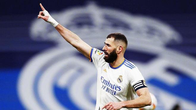 关于利物浦战平皇马，提前锁定小组头名的信息