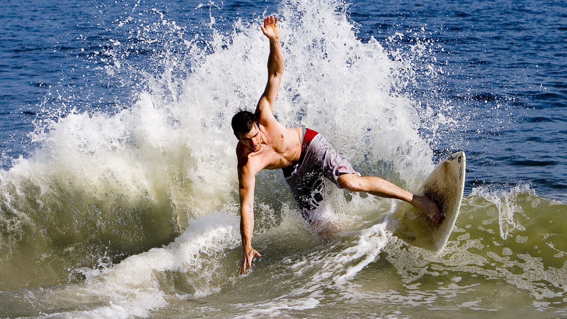 开云平台-火箭升空，太阳西沉，福克斯关键一击定江山